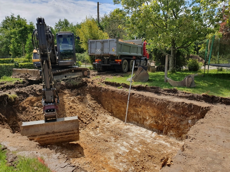 -Terrassement-de-piscine-engins-de-chantier.jpg